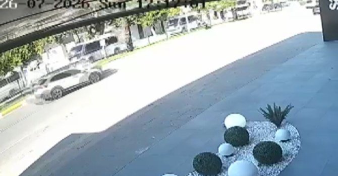 Antalya’da ani manevra kazayı beraberinde getirdi: 3 yaralı