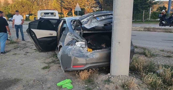 Isparta’da takla atan otomobildeki 2 kişi yaralandı