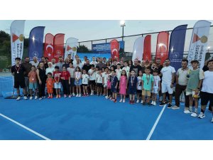 15 Temmuz Spor Vadisi’nde ödüllü tenis turnuvasında şampiyonlar belli oldu