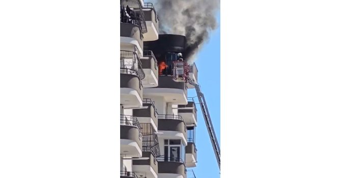 Apartman dairesinde çıkan yangın söndürüldü