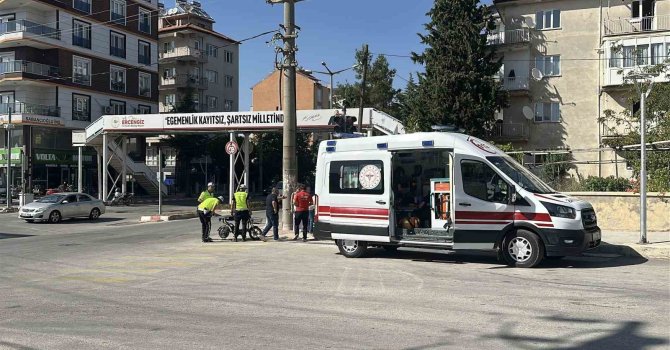 Elektrikli bisiklet motosikletle çarpıştı: 2 yaralı