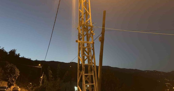 Osmaniye’de elektrik direğine kamera takarken akıma kapılan işçi ağır yaralandı