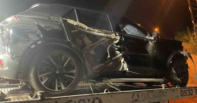 Traktöre çarpan cip şarampole yuvarlandı, 4 kişi yaralandı