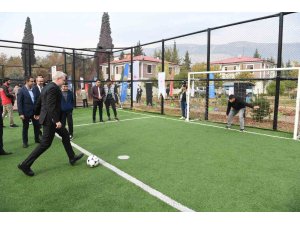 Kahramanmaraş’ın dört bir yanı spor alanlarıyla donatıldı: 31 yeni halı saha hizmete girdi