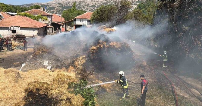 Burdur’da 50 ton balya yangında kül oldu