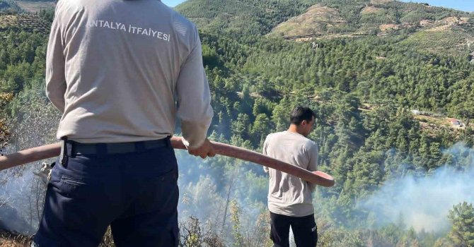 Alanya’da orman yangını sebebiyle 45 ev tedbir amaçlı tahliye edildi