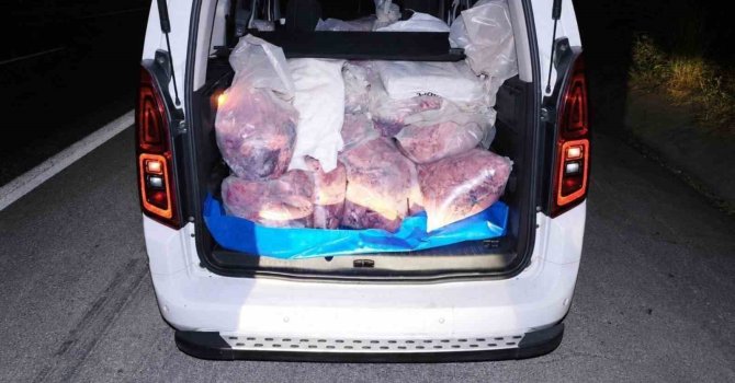 Mersin’de 877 kilogram kaçak sakatat ele geçirildi