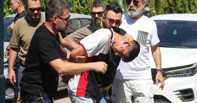 Husumetlilerine ateş açtı, yoldan geçen başkasını öldürdü