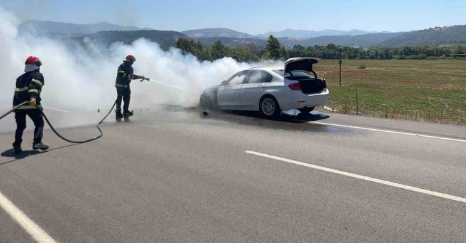 Osmaniye’de seyir halindeki otomobilde çıkan yangın söndürüldü