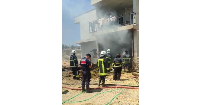 Saman balyaları alevlere teslim oldu