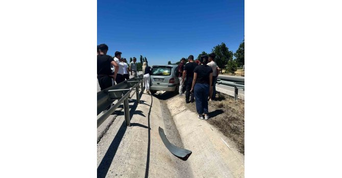 Burdur’da otomobil refüje çıktı: 6 yaralı