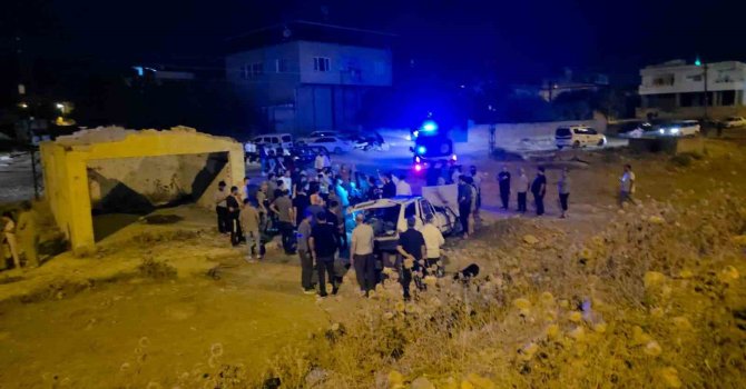 Tır sürücüsü metrelerce fren yapsa da 5 kişinin yaralandığı kazayı önleyemedi, o anlar kameraya yansıdı