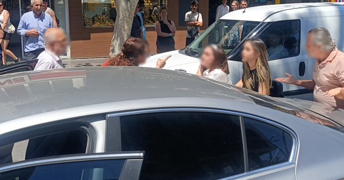 Yaya geçidinde çarpışma sonrası tansiyon yükseldi: "Yayaları ezip geçelim mi?"