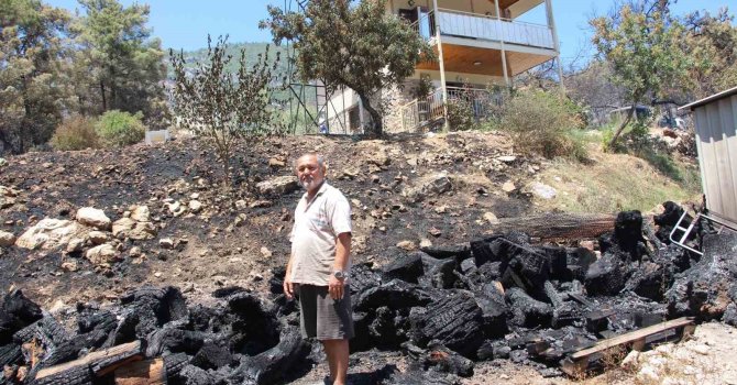 Emekli itfaiyeci, yılların tecrübesiyle evini alevlere teslim etmedi