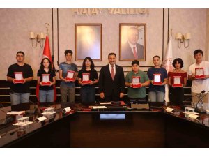 Depremin izlerinin silindiği Hatay’da 8 öğrenci LGS’de birinci oldu, 25 öğrenci YKS’de ilk binde yer aldı
