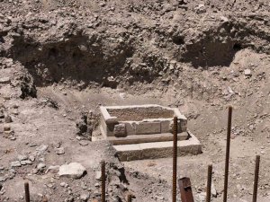Mersin’de sağlık ocağı inşaatı çevre düzenlemesinde lahit çıktı