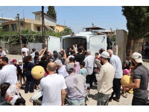 Depremzede vatandaşlara 100 ton kavun ücretsiz dağıtıldı