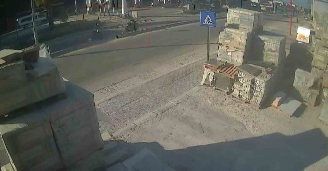 Feci motosiklet kazası kamerada: 72 yaşındaki sürücü hayatını kaybetti