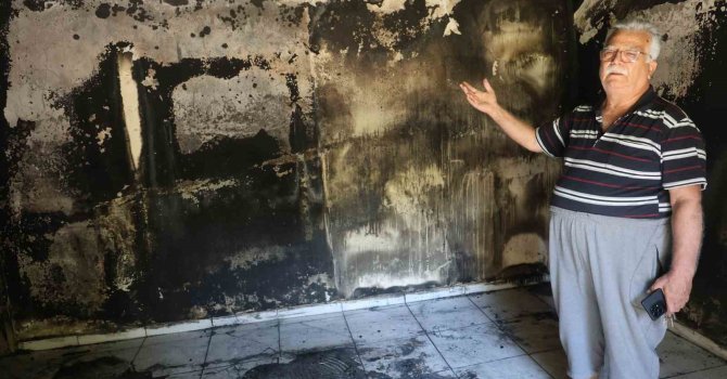 Yaşlı çiftin alevlere teslim olan 40 yıllık evlerinden geriye camı renklendiren çiçekleri kaldı