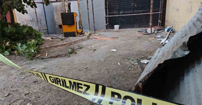 İnşaat mantolama işcisi iskeleden düşerek hayatını kaybetti