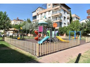 Anne istedi, çocuk parkının çevresi güvenli çitle çevrildi