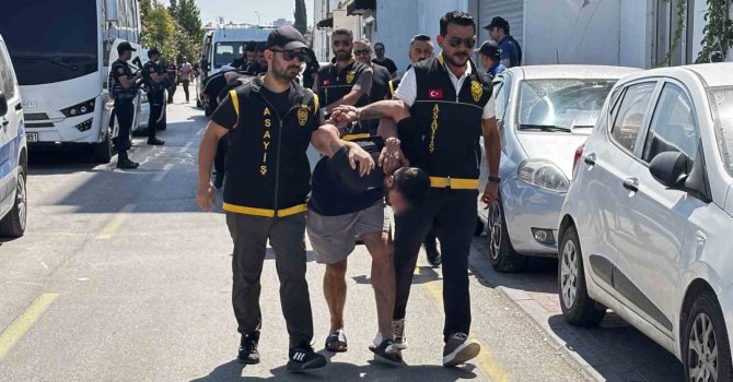 Adana’daki kadın cinayetinde 13 tutuklama: Katil zanlısı İstanbul’da petshopta yakalandı