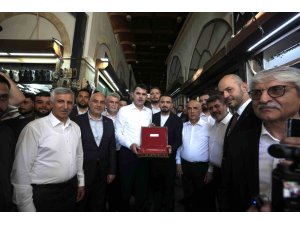 Bakan Kurum, Kahramanmaraş’ta Kapalıçarşı’yı ziyaret etti