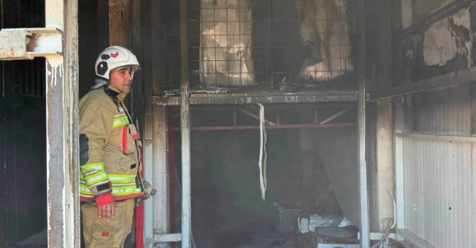 Antakya’da beyaz eşya deposunda yangın çıktı