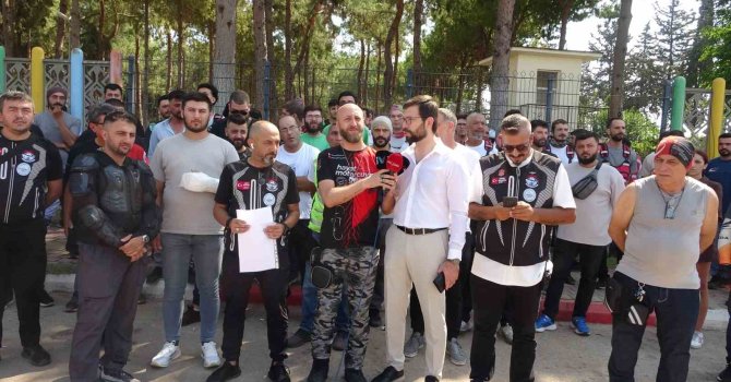 Sipariş almaya gittiği işletmede döner bıçaklı saldırıya uğradı, eline 30 dikiş atıldı