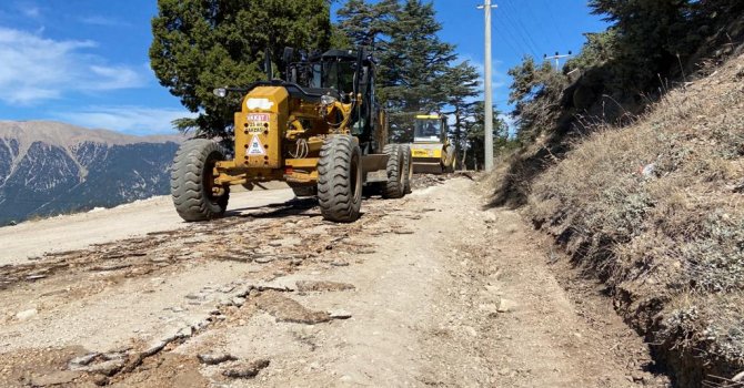 Kumluca Kuzca yolu asfalta hazırlanıyor