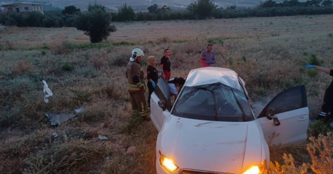 İskenderun’da otomobil tarlaya uçtu