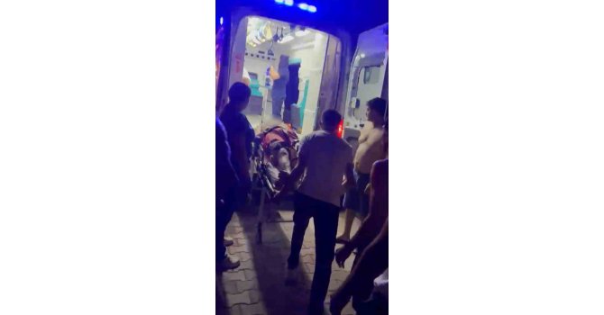 Denizde kalbi duran gence tesadüfen sahilde bulunan sağlık çalışanından hayat kurtaran müdahale