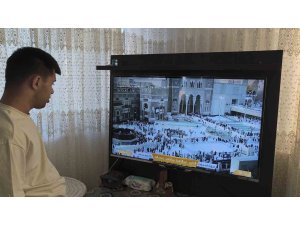 Kabe maketine sarılarak dua etmişti: Engelli gencin umre hayali gerçek oluyor