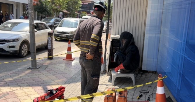 Trafoda yangın çıktı, vatandaşlar ATM’den para çekmeye devam etti