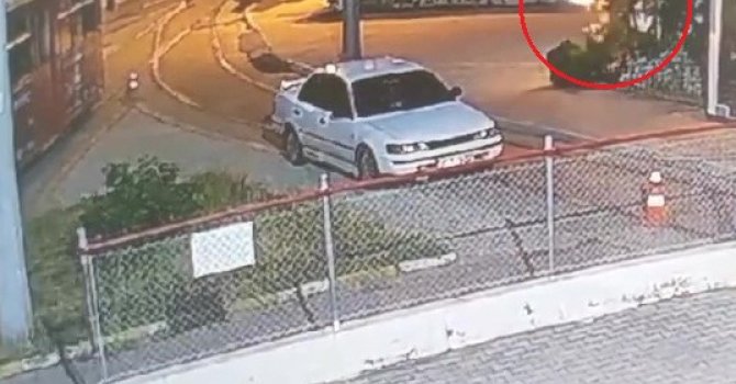 Seferleri durdurulan nostalji tramvayına yanıcı madde atıldı: O anlar kamerada