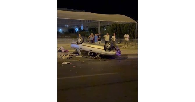 Otomobil park halindeki araca çarptı: 5 yaralı