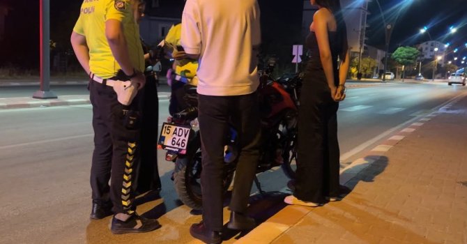 Burdur’da motosiklet devrildi, sürücüsü yaralandı
