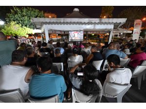 Mersin’de özel bireyler açık havada sinema keyfi yaşadı