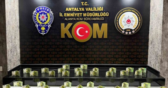 Antalya’da 22 adet kaçak tarihi eser yakalandı