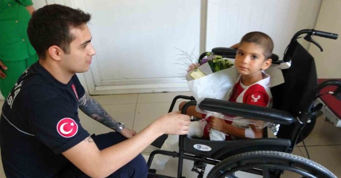 6 metrelik kuyuya düşen çocuk kendisini kurtaran kahramanıyla buluştu