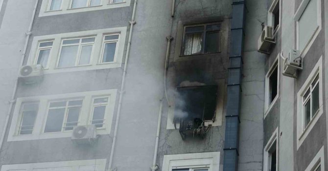 Apartmanda yangın paniği: 5 kişi dumandan etkilendi