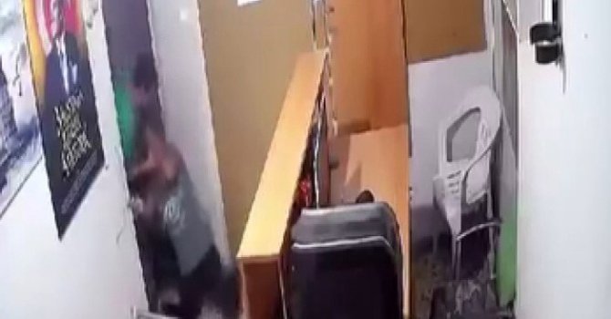5 yıldır birlikte yaşadığı sevgilisinin şiddeti kamerada