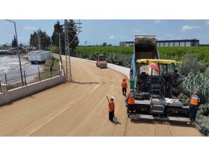 Mersin’de 4 mahallenin ortak kullandığı yol yenilendi