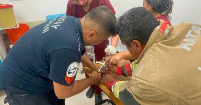Arsuz’da parmağını blendere sıkıştıran kadının yardımına itfaiye yetişti