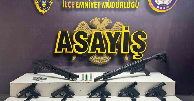 Ev ve araç kurşunlayan şahısların evlerinde yatakların arasından silah çıktı