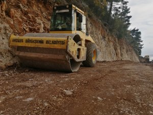 Büyükşehir Yatıkardıç yayla yolunu genişletiyor