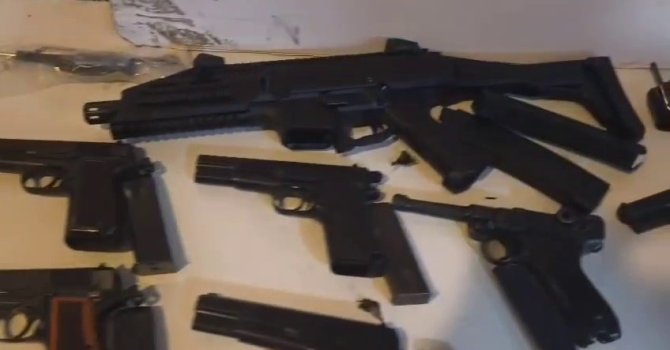 Cilvegözü’nden Türkiye’ye giriş yapan tırda çok sayıda silah ele geçirildi