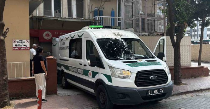 Göçükte hayatını kaybeden işçinin cenazesi adli tıptan alındı