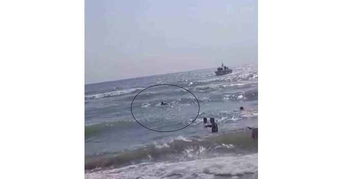 Denizde can pazarı: Dalgalara kapılan 2 kişi kurtarıldı, 14 yaşındaki çocuk boğuldu