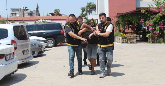 Mezarlıkta kapkaç yaptılar, çaldıkları telefondan 97 bin TL aktardılar